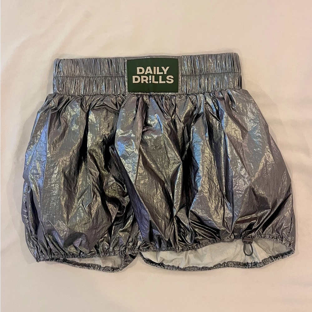 DAILY DRILLS SKIRT-SHORTS size M, like-new